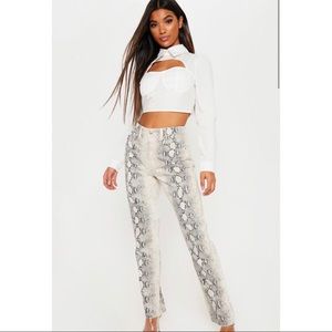 🆕 Grey Snake Print Mom Jeans.